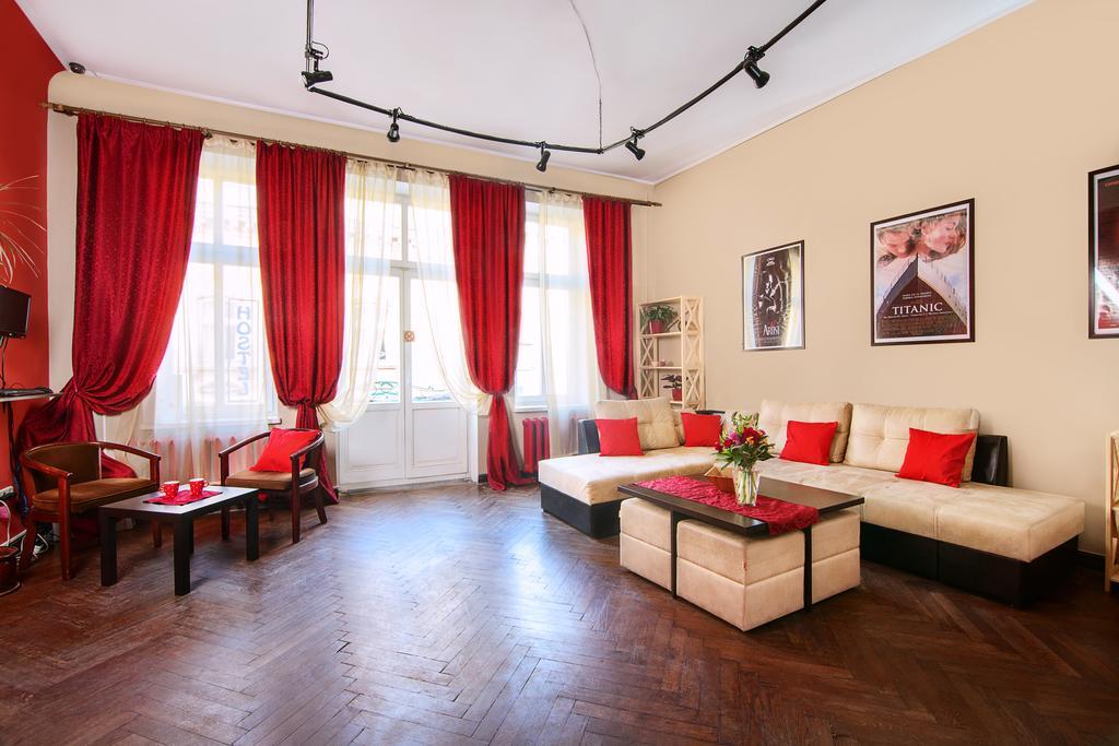 לבוב Hollywood Home Hostel מראה חיצוני תמונה